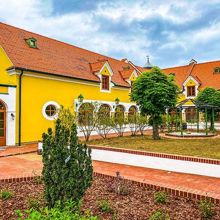Hotel Roemerstein Fürstenfeld Dış mekan fotoğraf