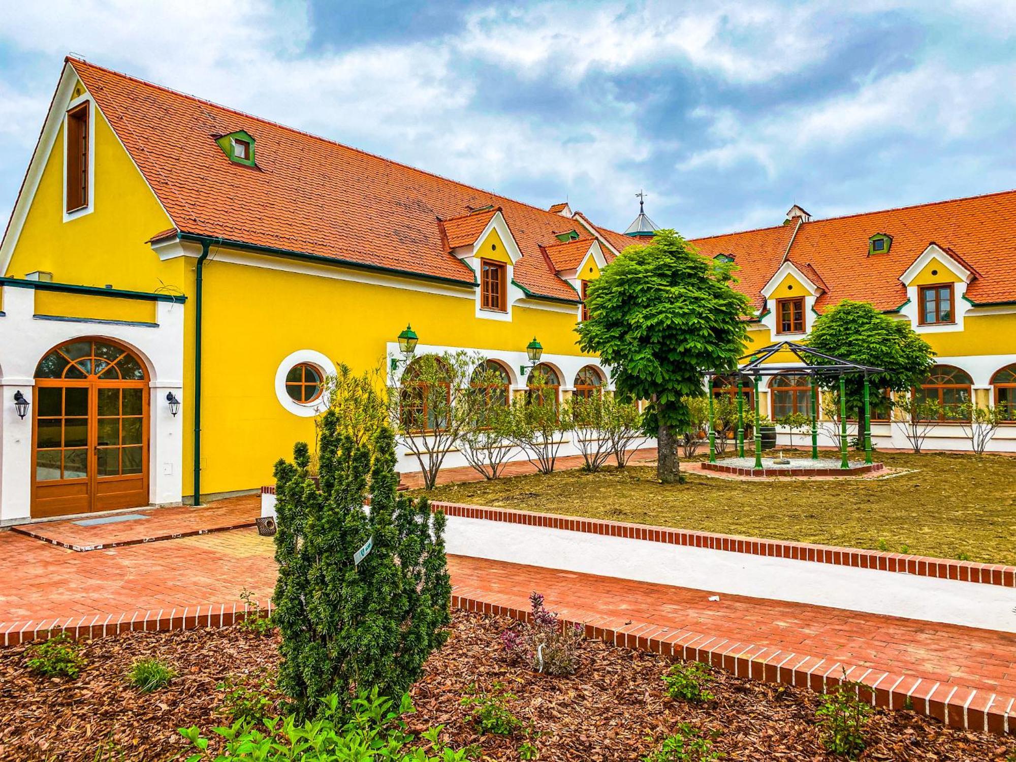 Hotel Roemerstein Fürstenfeld Dış mekan fotoğraf