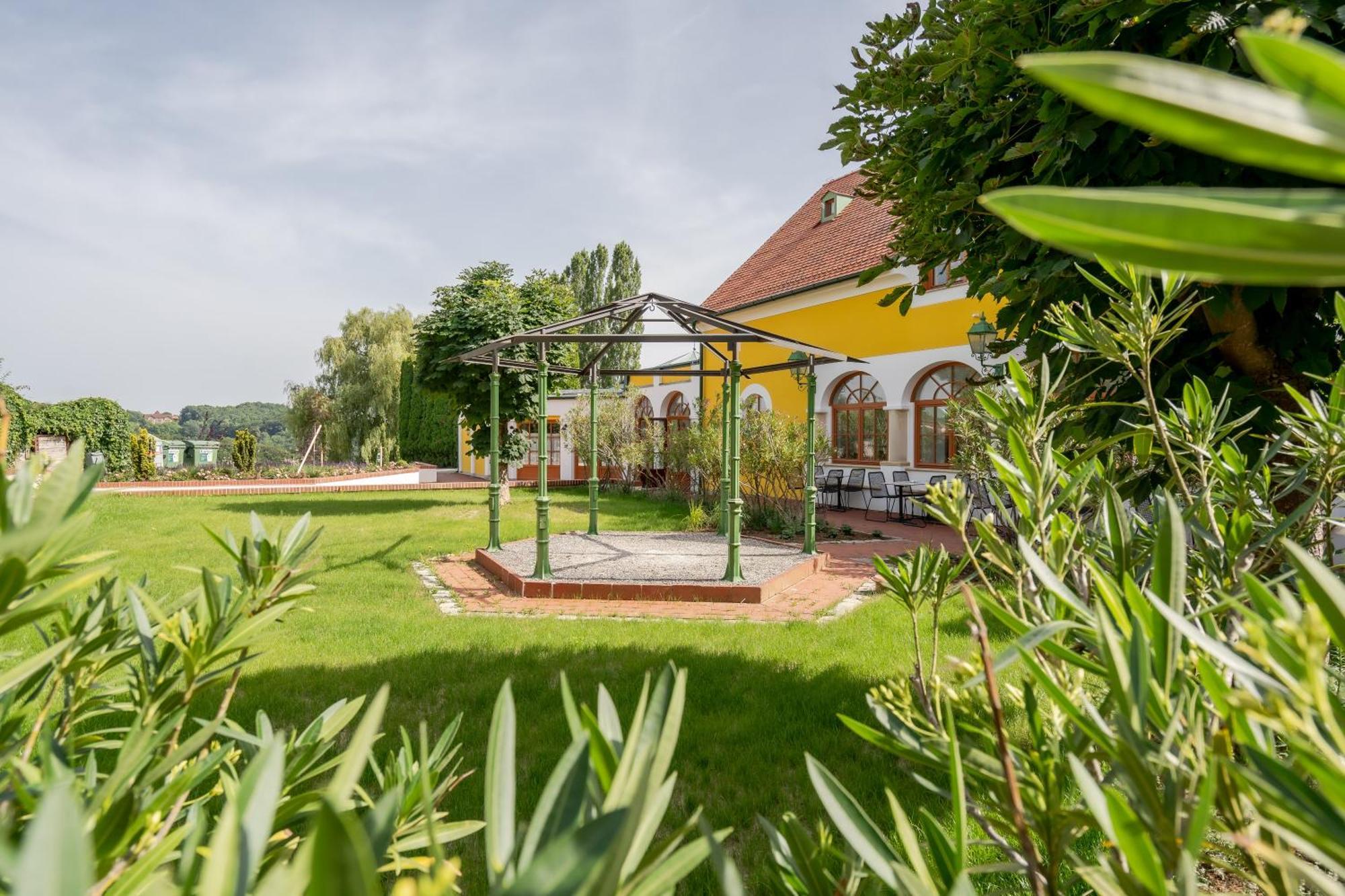 Hotel Roemerstein Fürstenfeld Dış mekan fotoğraf