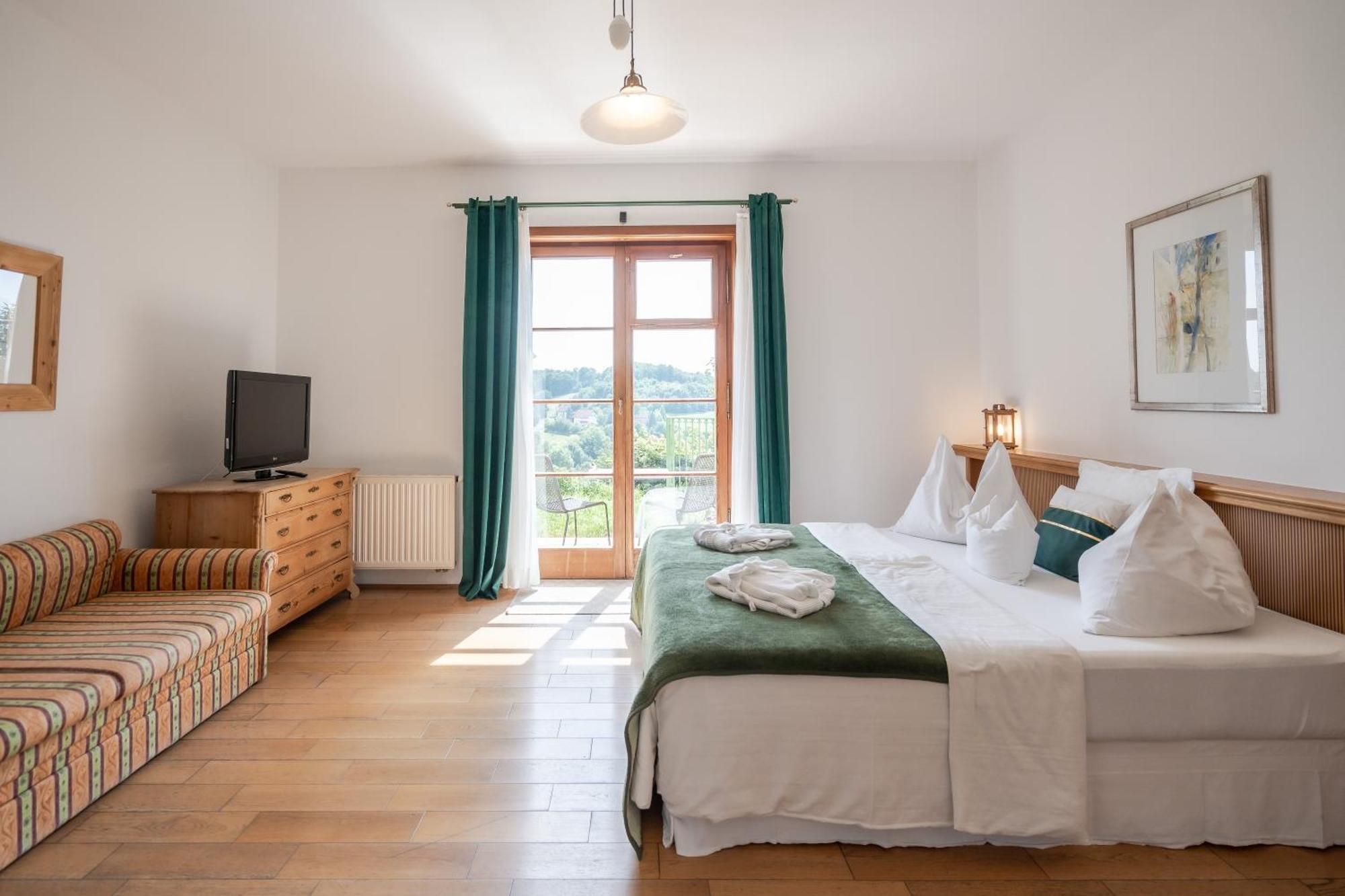 Hotel Roemerstein Fürstenfeld Dış mekan fotoğraf