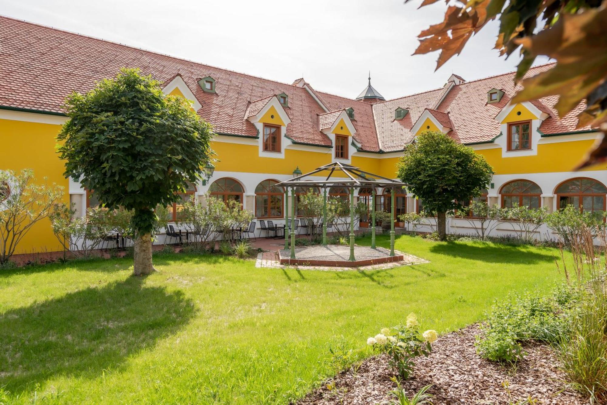 Hotel Roemerstein Fürstenfeld Dış mekan fotoğraf