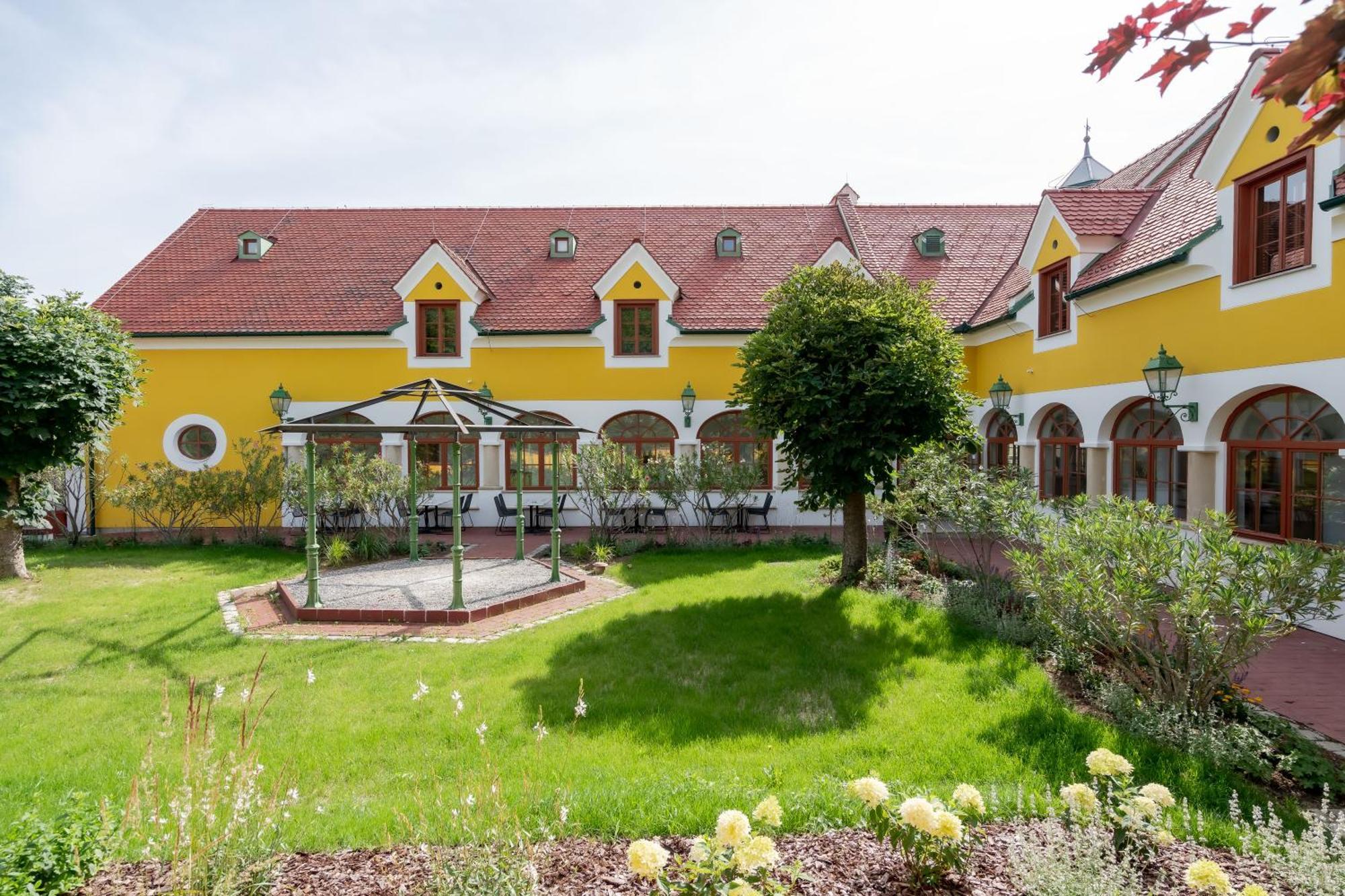 Hotel Roemerstein Fürstenfeld Dış mekan fotoğraf
