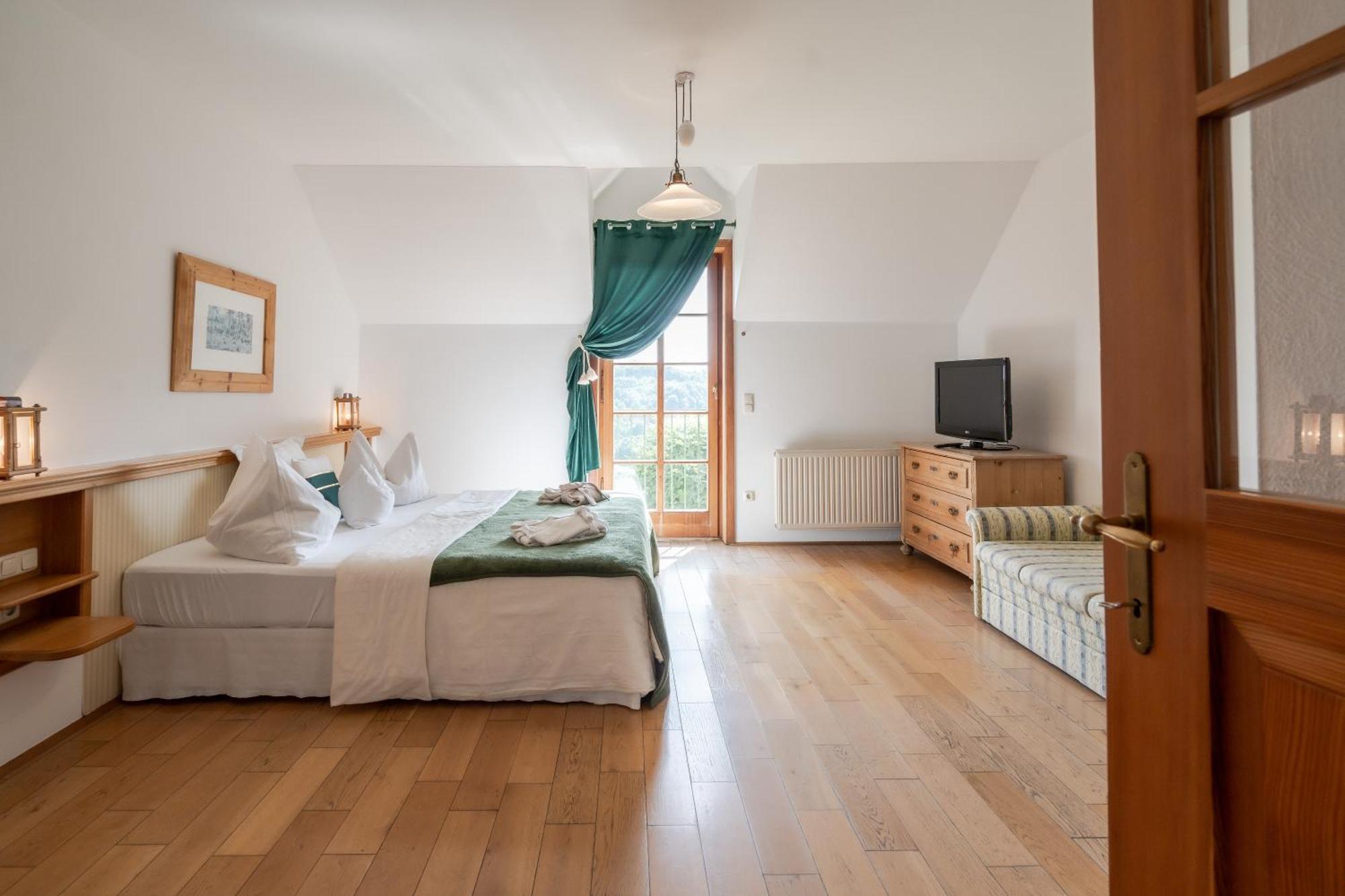 Hotel Roemerstein Fürstenfeld Dış mekan fotoğraf